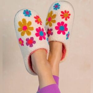 Natural Life Daisy Floral Sherpa Slippers 🌼